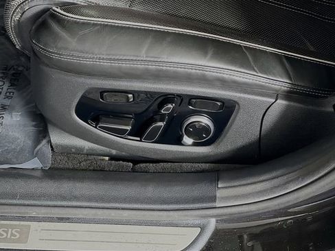 Used 2018 Genesis G90 5.0 Ultimate image 12