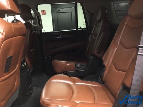 Used 2017 Cadillac Escalade Premium Luxury image 28