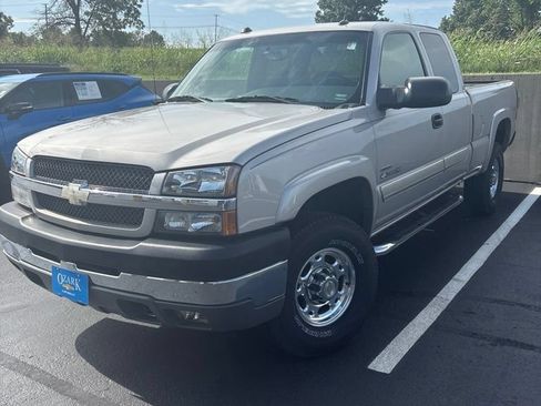 Used 2004 Chevrolet Silverado 2500 LT w/ Heavy-Duty Power Package AWD/4WD image 2