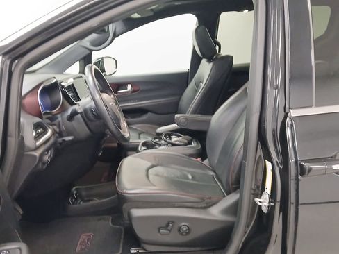 Used 2020 Chrysler Pacifica Limited image 8