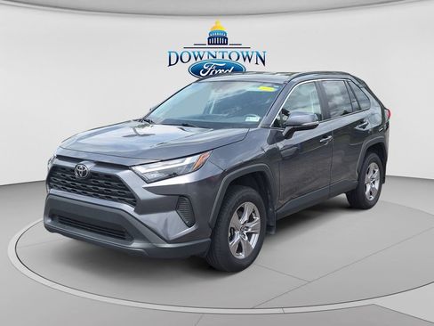 Used 2022 Toyota RAV4 XLE AWD/4WD image 7