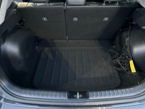 Used 2023 Kia Niro SX Touring image 27