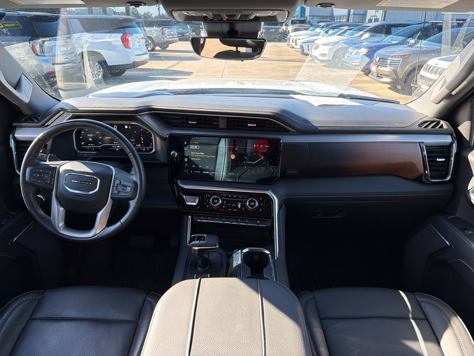 Used 2023 GMC Sierra 1500 Denali w/ Denali Reserve Package AWD/4WD image 9