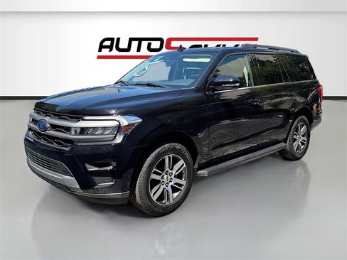 Used 2024 Ford Expedition XLT image 3
