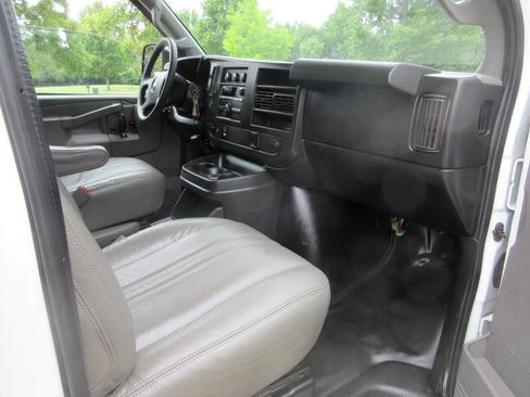 Used 2017 Chevrolet Express 2500 RWD image 35