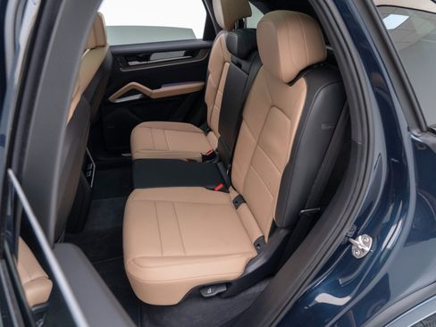 Certified 2025 Porsche Cayenne image 28