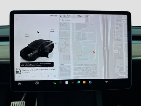 Used 2025 Tesla Model Y Performance image 9