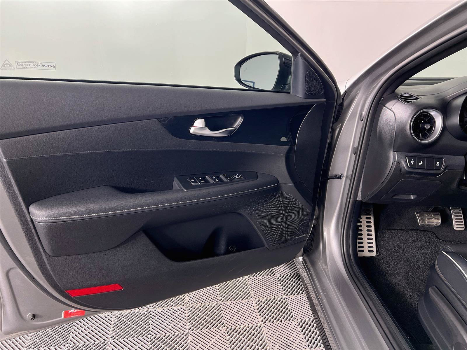 Used 2023 Kia Forte GT-Line w/ GT-Line Premium Package FWD image 19