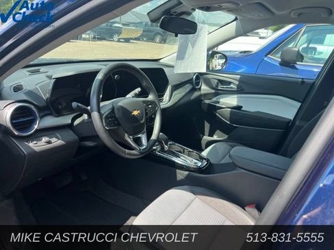 Used 2024 Chevrolet Trax LT w/ Driver Confidence Package FWD image 6