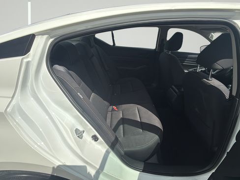 Used 2025 Nissan Altima 2.5 SV FWD image 29