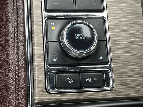 Used 2024 Ford Expedition Limited image 19