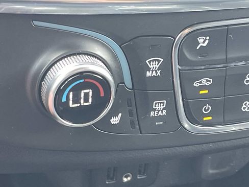 Used 2023 Chevrolet Traverse LT FWD image 22
