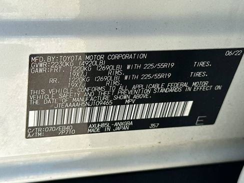 Used 2022 Toyota Venza XLE AWD/4WD image 33