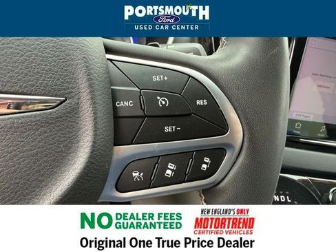 Used 2024 Chrysler Pacifica Touring-L image 17