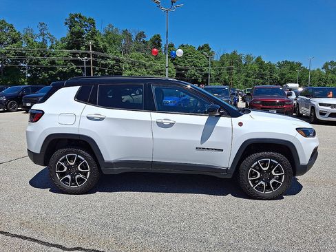 Used 2025 Jeep Compass Trailhawk AWD/4WD image 25