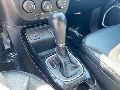 Used 2018 Jeep Compass Latitude FWD image 16
