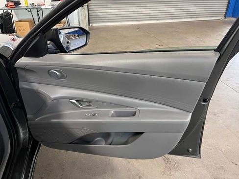 Used 2024 Hyundai Elantra SEL image 12