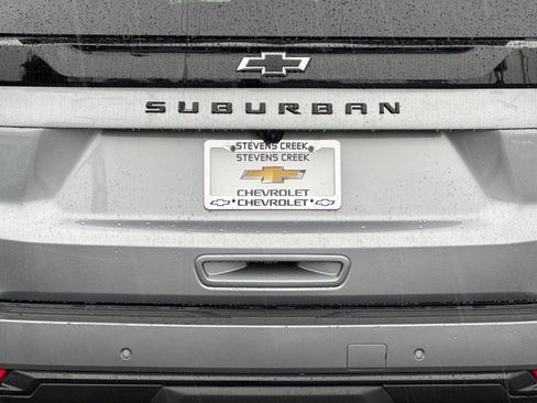 Used 2025 Chevrolet Suburban Z71 image 43