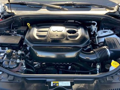 Used 2019 Dodge Durango SXT w/ 3rd Row Seating Group image 9