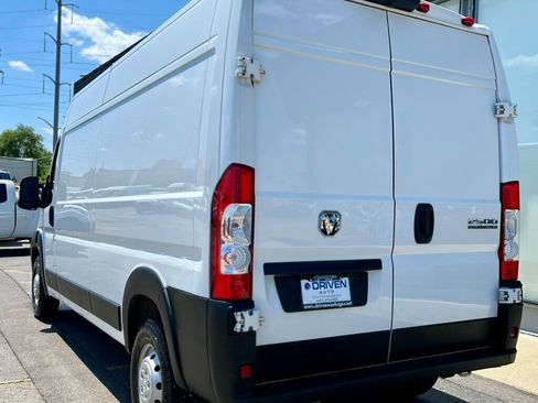 Used 2024 RAM ProMaster 2500 w/ Convenience Group FWD image 3