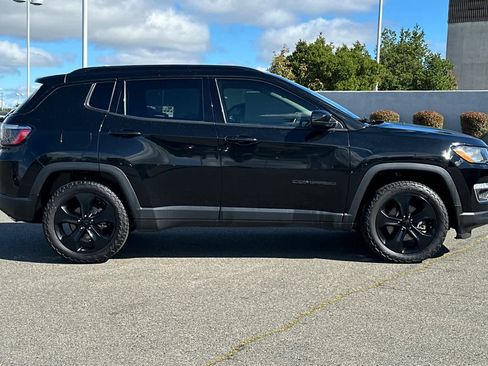 Used 2021 Jeep Compass Latitude w/ Sun and Sound Group AWD/4WD image 6