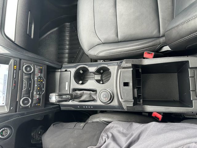 Used 2017 Ford Explorer XLT w/ Equipment Group 202A AWD/4WD image 17