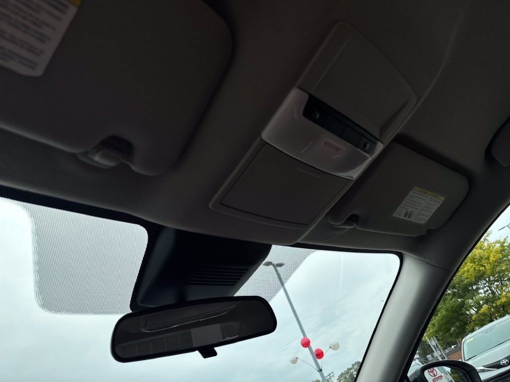 Used 2024 Nissan Sentra SR FWD image 30