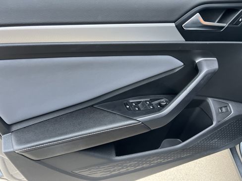 Used 2025 Volkswagen Jetta SE w/ Sunroof Package FWD image 13