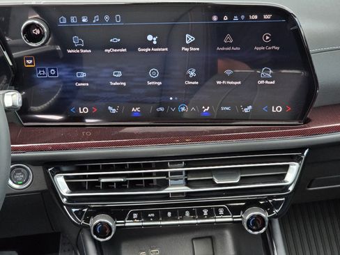 New 2026 Chevrolet Traverse Z71 w/ Driver Confidence Package AWD/4WD image 9