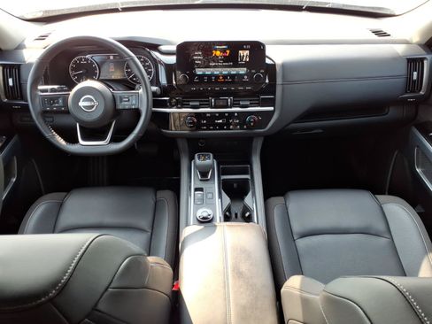 Used 2025 Nissan Pathfinder SL AWD/4WD image 11