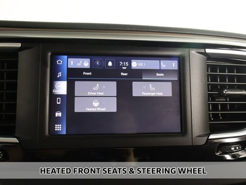 Used 2023 Chrysler Voyager LX image 4