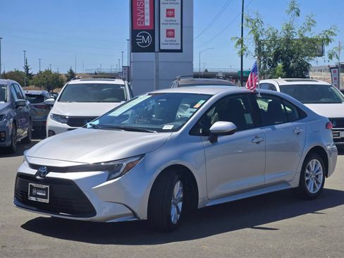 Used 2024 Toyota Corolla LE w/ LE Convenience Package FWD image 3
