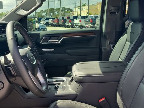 Used 2024 GMC Sierra 1500 Denali w/ Technology Package AWD/4WD image 22
