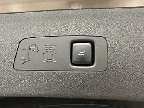 Used 2025 Lincoln Corsair Grand Touring AWD/4WD image 30