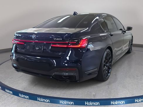 Used 2022 BMW 740i w/ M Sport Package image 7