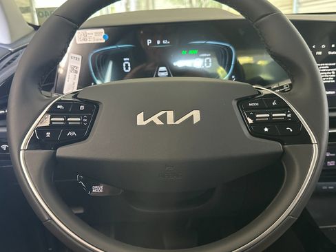New 2026 Kia Niro EX FWD image 24