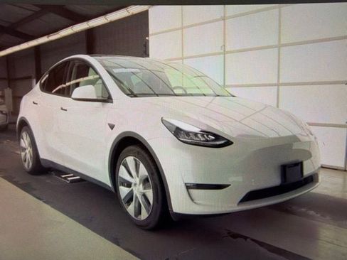 Used 2021 Tesla Model Y Long Range AWD/4WD image 1