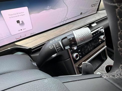 Certified 2025 Genesis GV80 3.5T Advanced AWD/4WD image 32