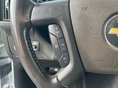 Used 2022 Chevrolet Express 2500 w/ Driver Convenience Package image 17