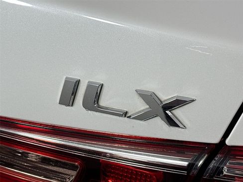 Used 2018 Acura ILX w/ Technology Plus Package image 11