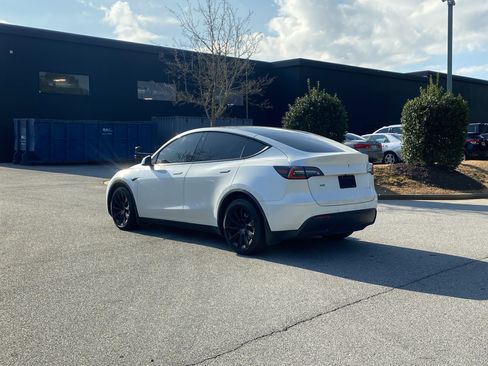 Used 2021 Tesla Model Y Long Range image 13