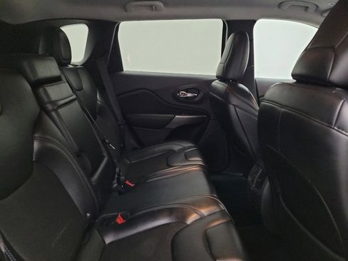 Used 2019 Jeep Cherokee Latitude Plus AWD/4WD image 19