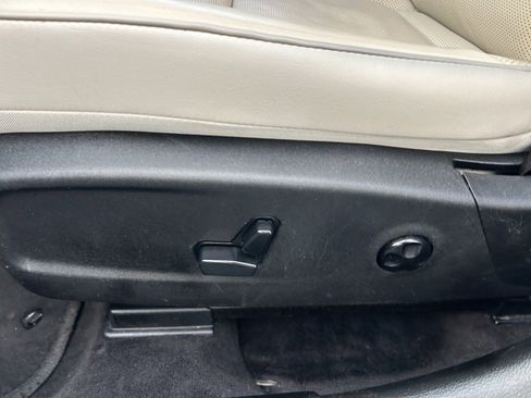 Used 2016 Chrysler 300 C image 54