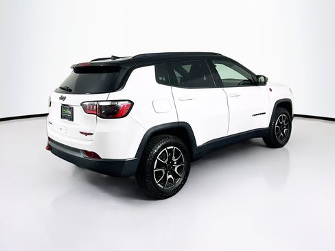 Used 2025 Jeep Compass Trailhawk AWD/4WD image 9