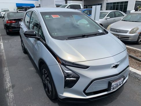Used 2023 Chevrolet Bolt LT w/ Infotainment Package FWD image 4