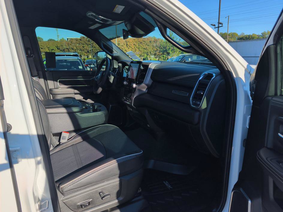 Used 2026 RAM 2500 Laramie AWD/4WD image 12