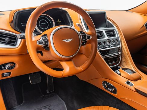 Used 2018 Aston Martin DB11 Coupe RWD image 13