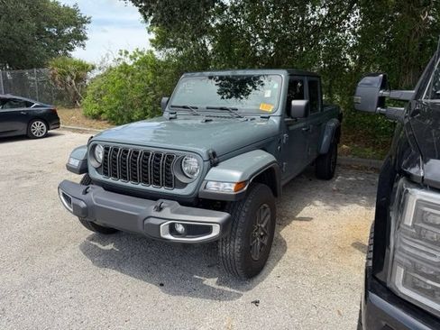 Used 2025 Jeep Gladiator Sport AWD/4WD image 6