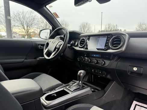 Used 2023 Toyota Tacoma TRD Off-Road image 38