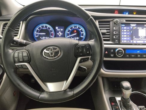 Used 2019 Toyota Highlander Limited image 22